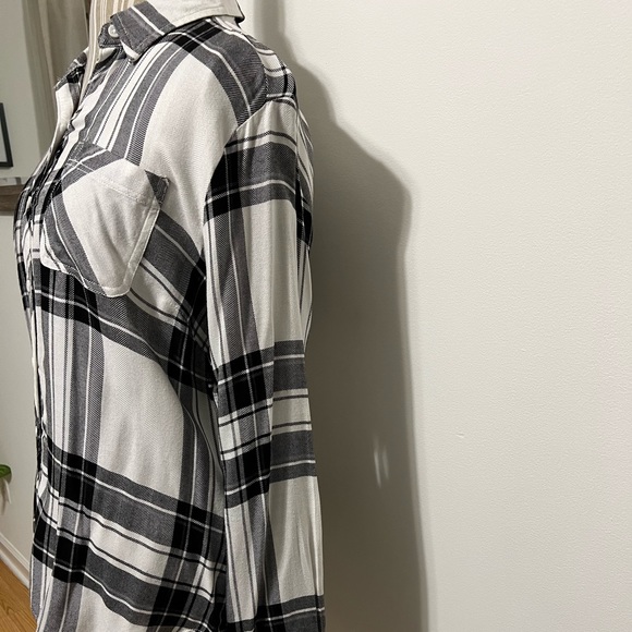 BeachLunchLounge Long Sleeve Button Back Detail Plaid Shirt Size Small - Picture 9 of 14